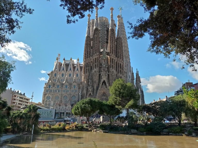 Visite Sagrada Familia : Tout ce que vous devez savoir avant de visiter ce monument emblématique de Barcelone